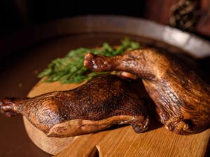 Rūkyti vištienos ketvirčiai apie 300-400g/vnt